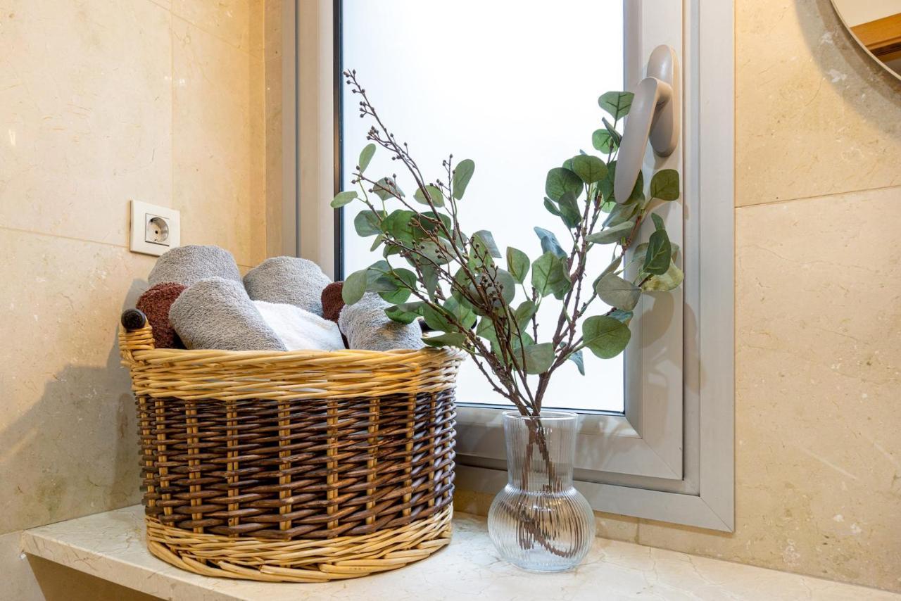 Enjoy Apartments Maria II Барселона Екстериор снимка